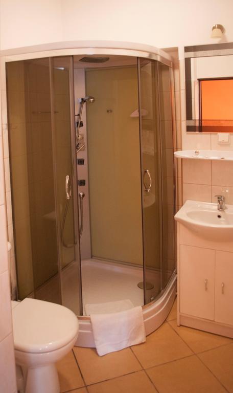 Hotel Nad Rzeczka Torun Ngoại thất bức ảnh