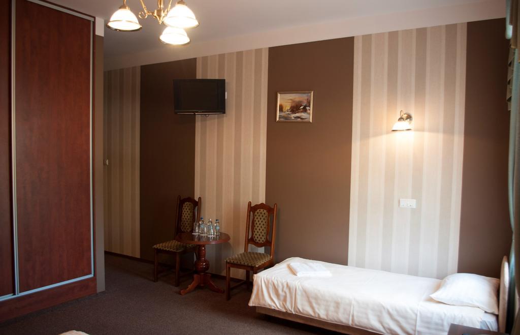 Hotel Nad Rzeczka Torun Phòng bức ảnh