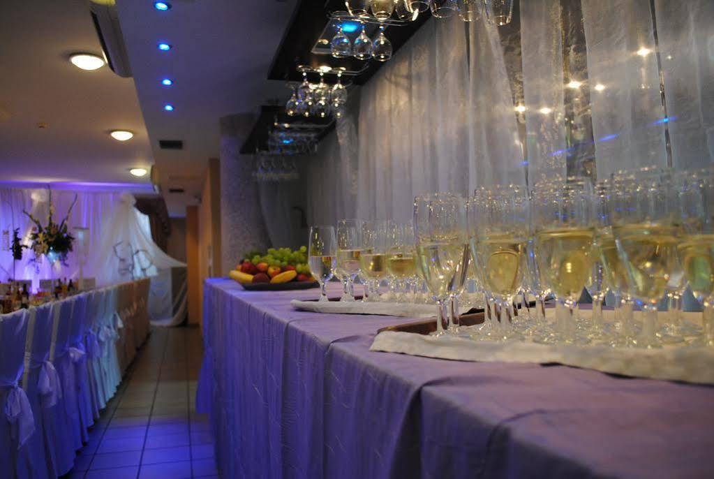 Hotel Nad Rzeczka Torun Ngoại thất bức ảnh